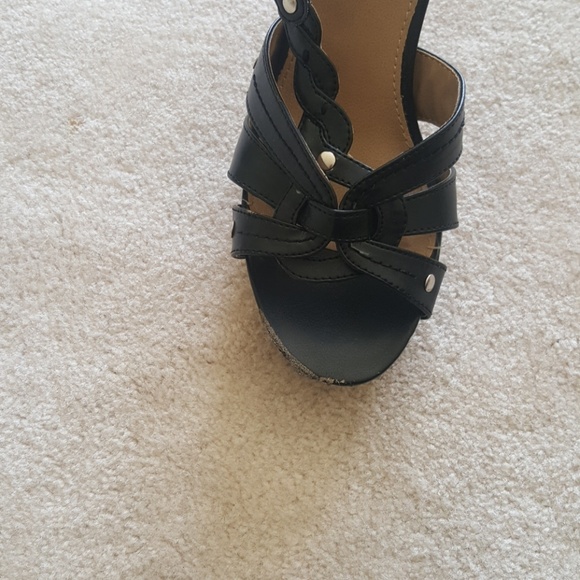 Shoes - Picture 4 of 5